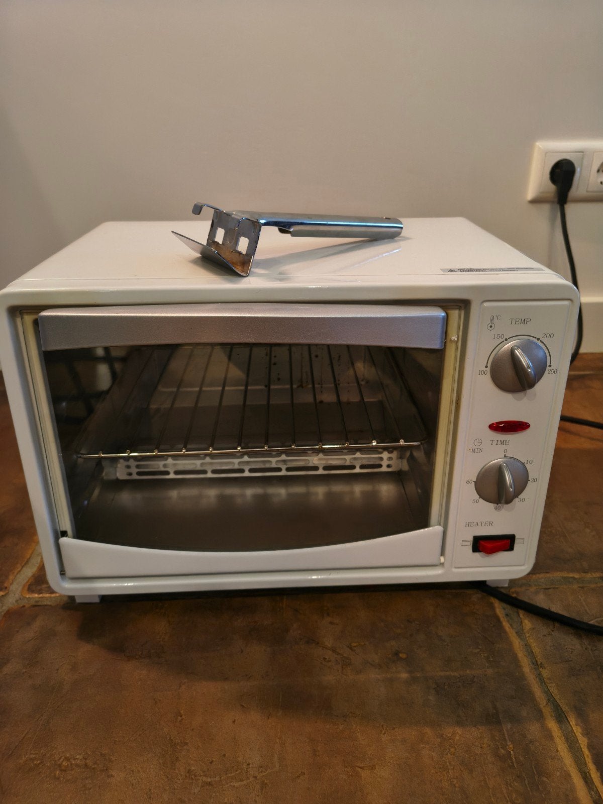Mini elektrische oven 12L met pizza bakplaat, Witgoed en Apparatuur, Ovens, Zo goed als nieuw, Campingoven, Minder dan 45 cm, Minder dan 45 cm