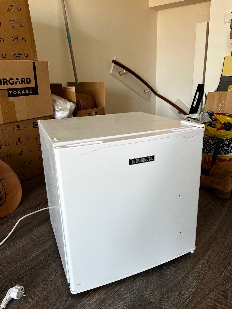 Kintech Mini koelkast (inc. vriesvakje), Witgoed en Apparatuur, Koelkasten en IJskasten, Ophalen, Minder dan 85 cm, Met vriesvak