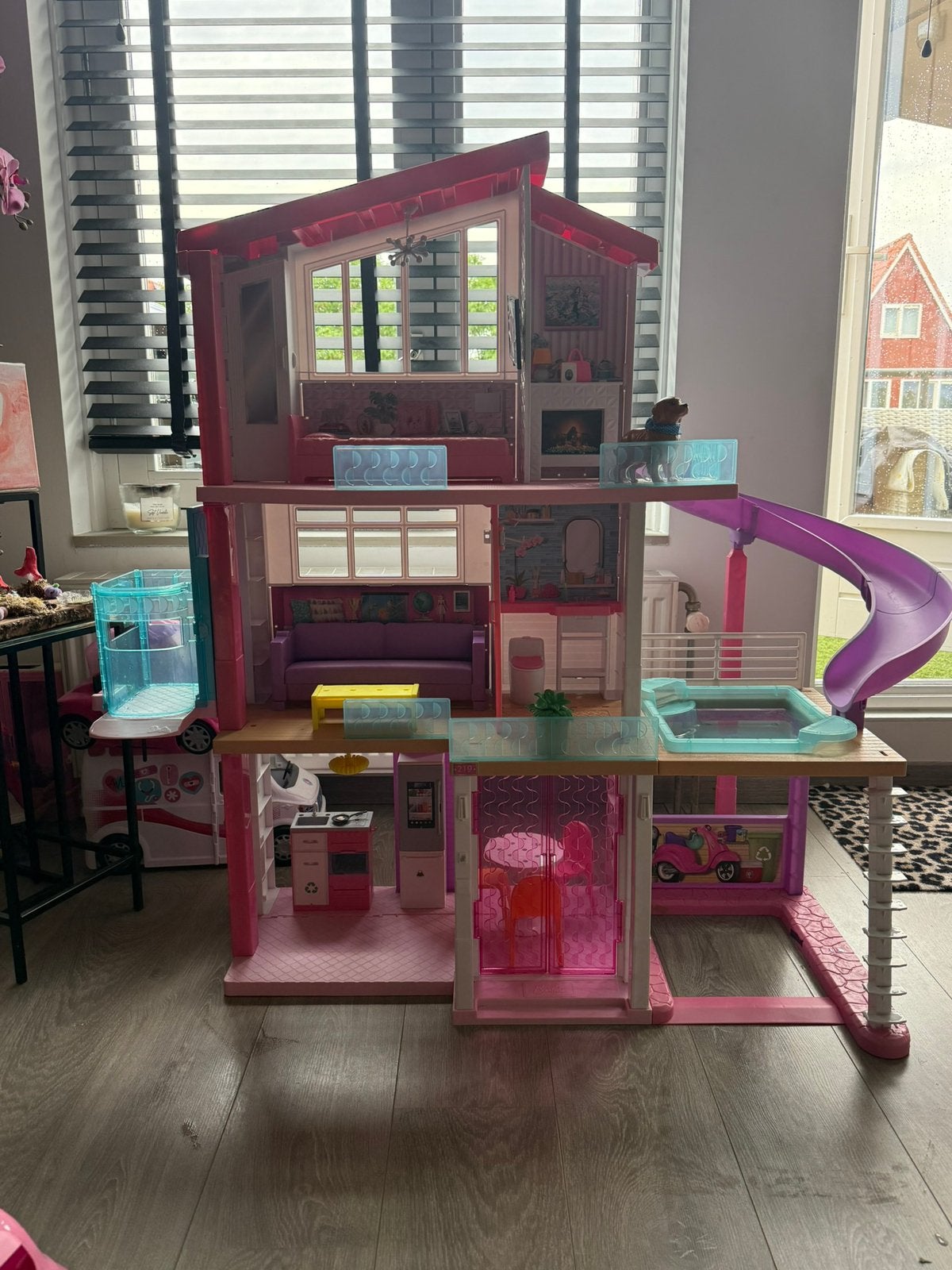 Compleet Barbie Dreamhouse met lift, zwembad en glijbaan, Ophalen, Gebruikt, Poppenhuis