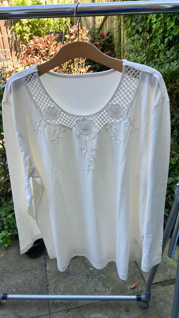 ROZEN T SHIRT WIT MAAT 42/44/46 LANGE MOUW, Ophalen of Verzenden, Nieuw, Maat 42/44 (L), Wit