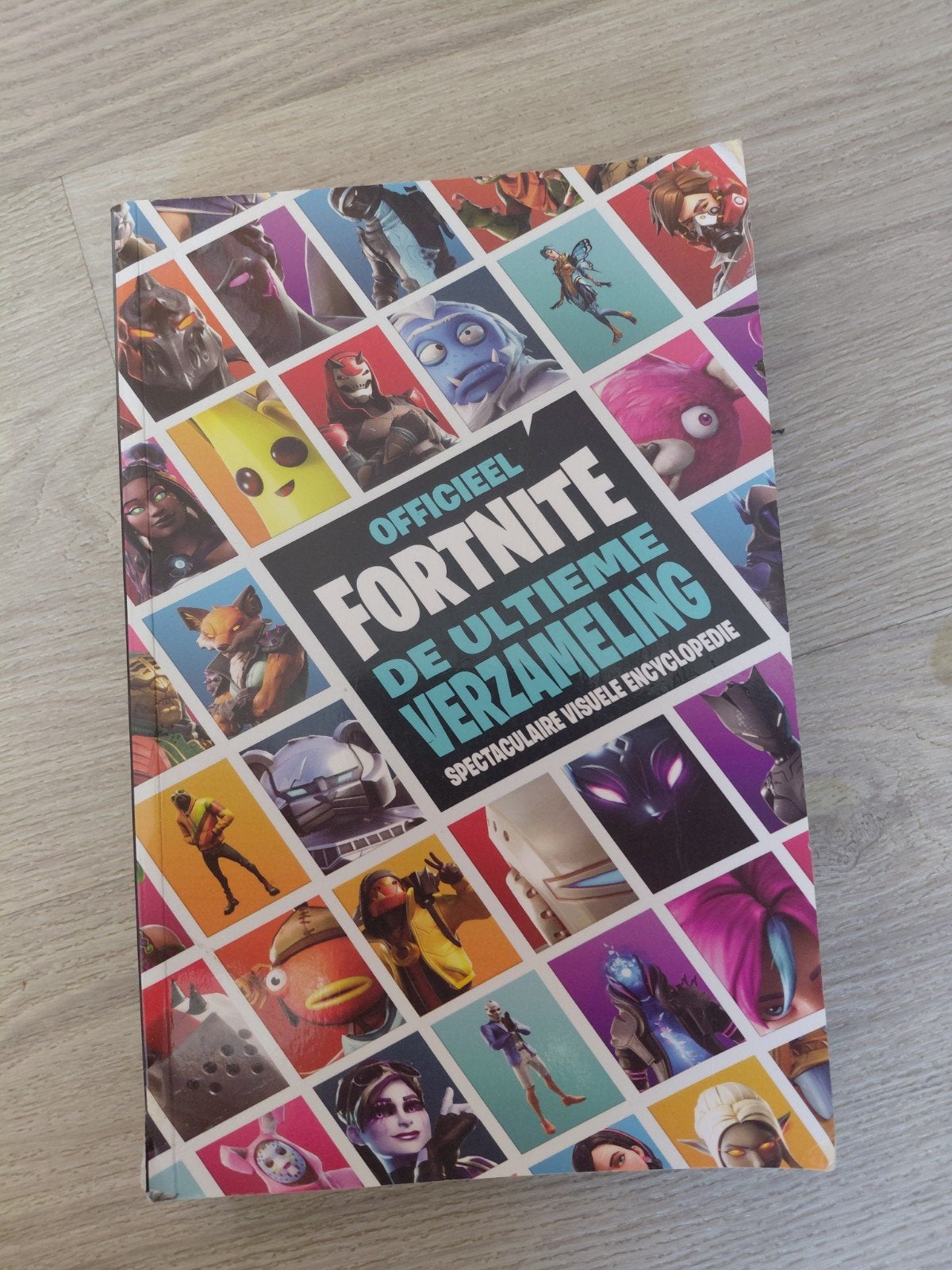 Officieel Fortnite Boek: De Ultieme Verzameling, Non-fictie, Ophalen of Verzenden, Zo goed als nieuw, Fortnite