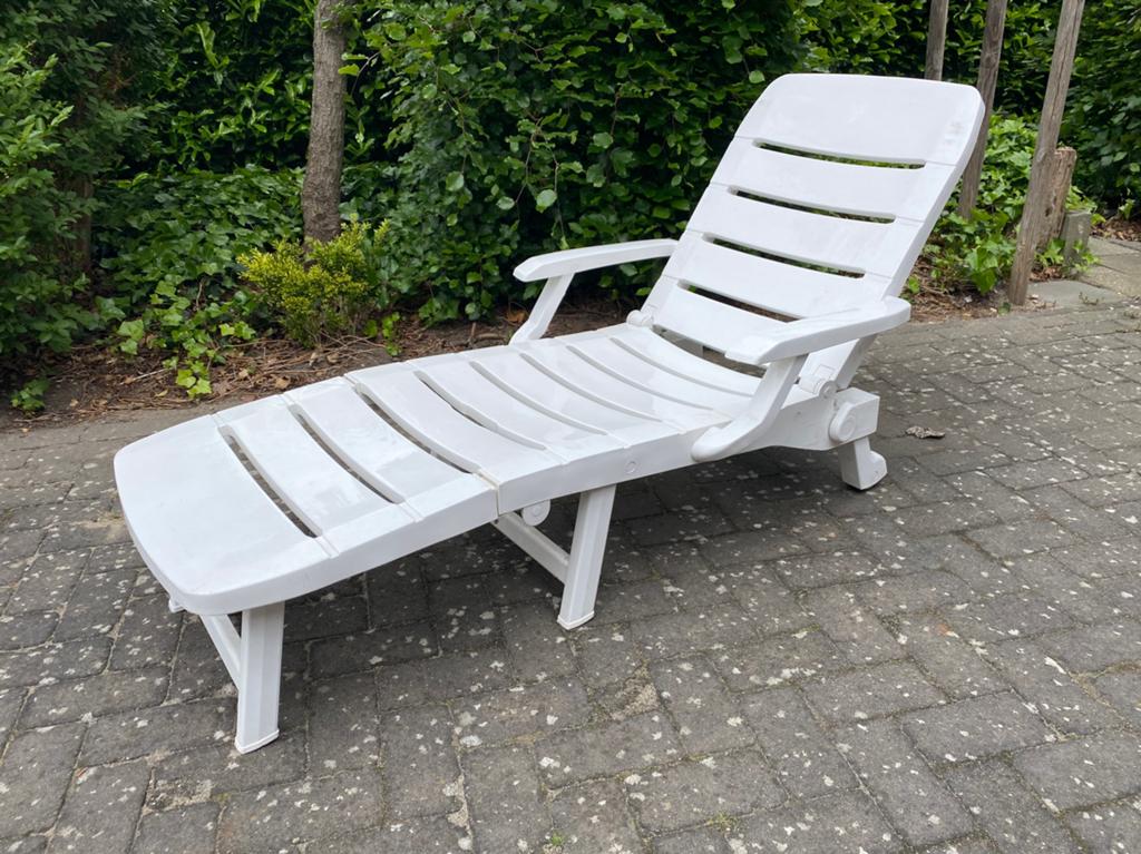 Verstelbaar ligbed, zonnebed Curver z.g.a.n. Bieden, Tuin en Terras, Ligbedden, Ophalen, Zo goed als nieuw, Kunststof, Verstelbaar