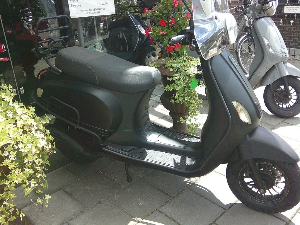 AGM VX50 25 km Snor mat zwart met valbeugels en winds, Ophalen, Gebruikt, Agm, Benzine