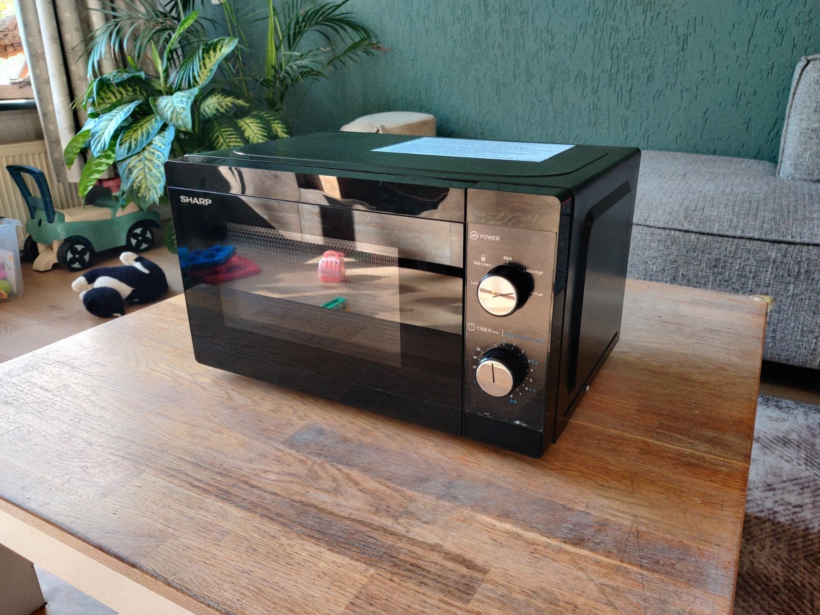 Sharp Vrijstaande Magnetron 800W - Zwart, Gebruikt, Ophalen of Verzenden, Magnetron, Draaiplateau