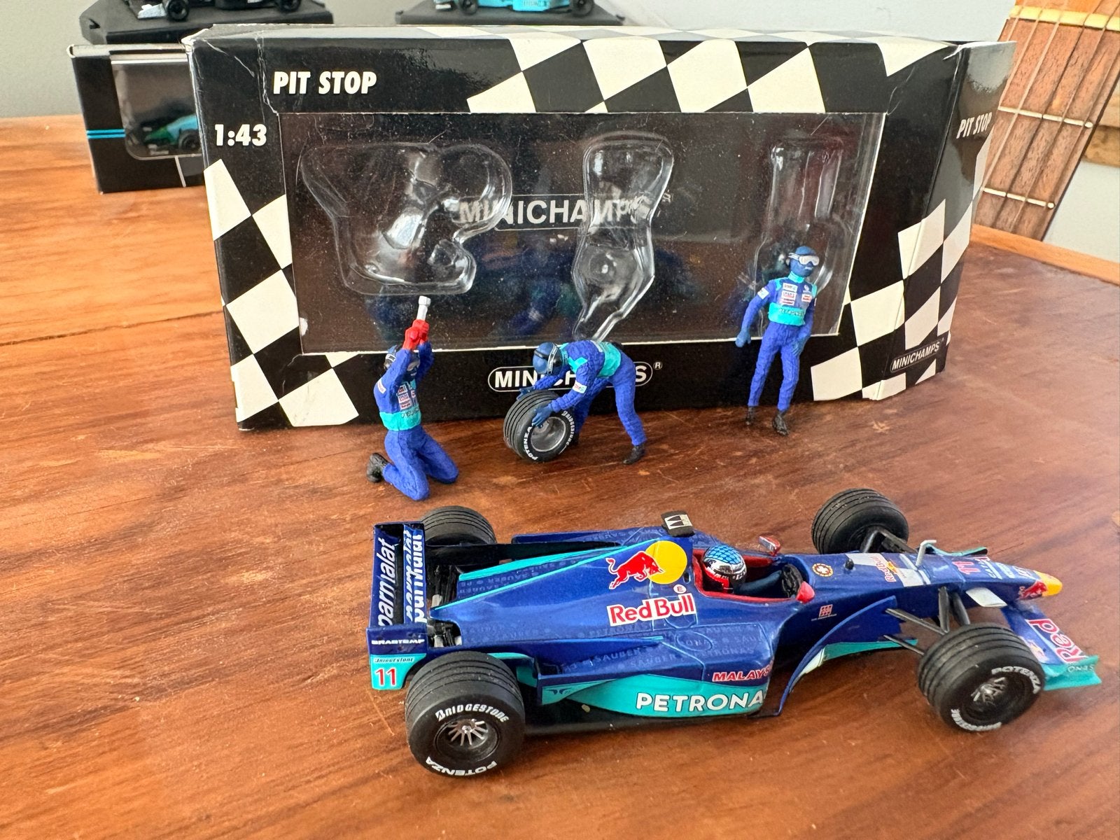 Minichamps Red Bull F1 Pit Stop Set 1:43, Ophalen of Verzenden, Zo goed als nieuw, Auto