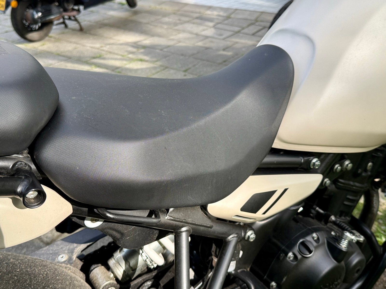 Royal Enfield Himalayan OEM Zadel Zwart, Ophalen of Verzenden, Gebruikt