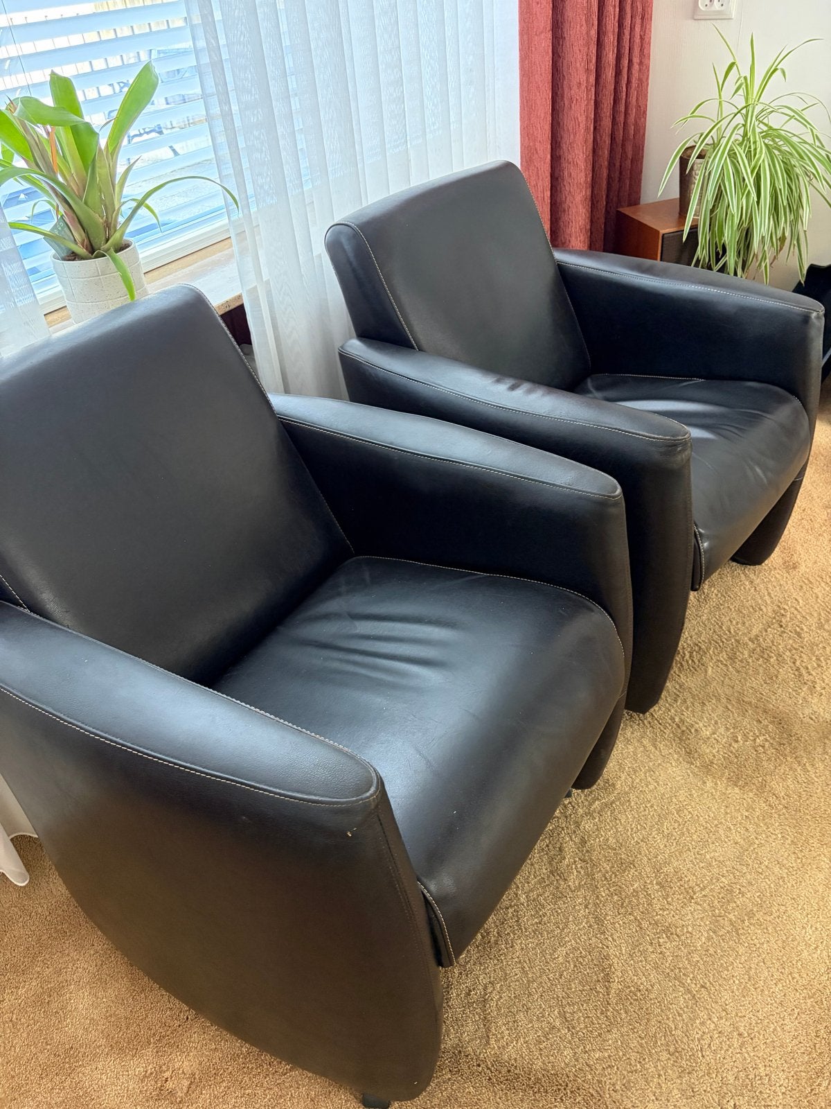 Twee comfortabele zwarte leren fauteuils, Ophalen, Gebruikt, Leer, 75 tot 100 cm