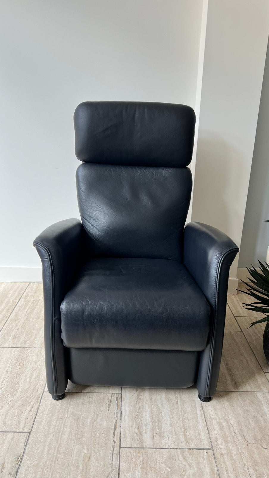 Elektrische Prominent sta-op stoel / fauteuil leer, Huis en Inrichting, Ophalen, Gebruikt, Leer, 50 tot 75 cm