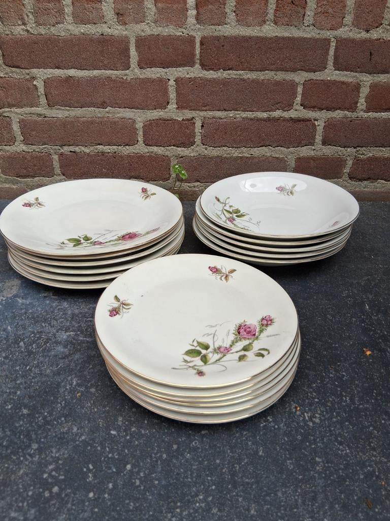 Thun  servies roosje met gouden randje, Antiek en Kunst, Ophalen of Verzenden