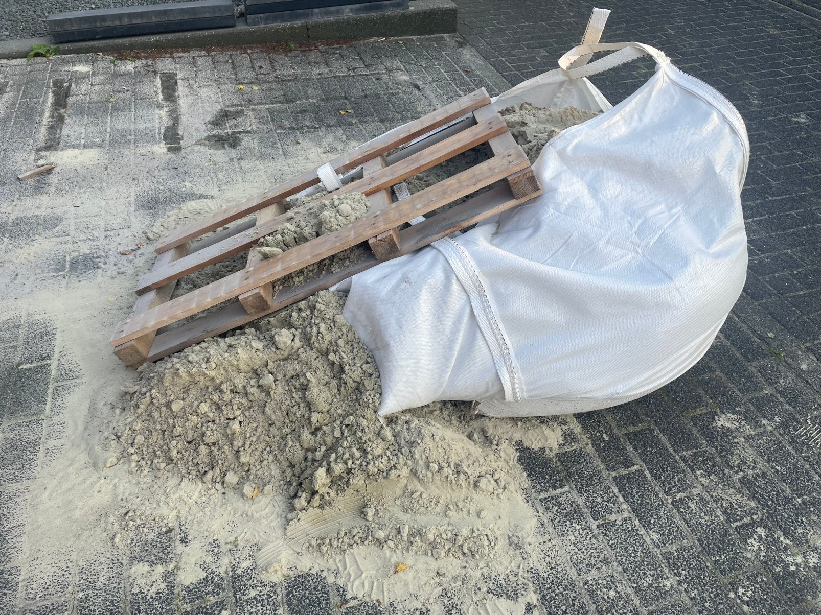 Halve kuub geel zand nieuw, Ophalen, Nieuw, Straatzand
