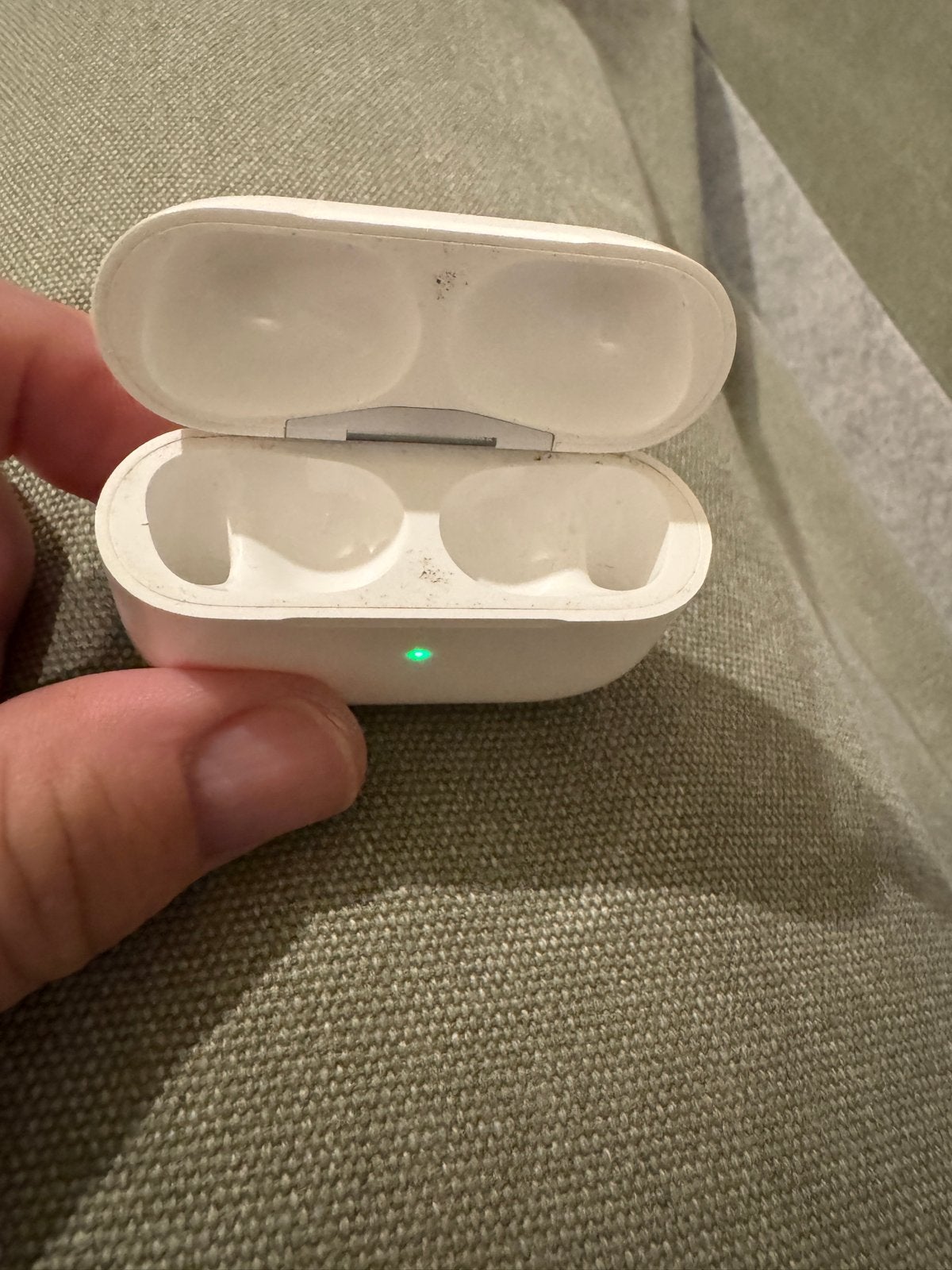 AirPods Pro 2 Oplaadcase (A2968) - Magsafe + USB-C, Draadloos opladen, Ophalen of Verzenden, Zo goed als nieuw, Apple