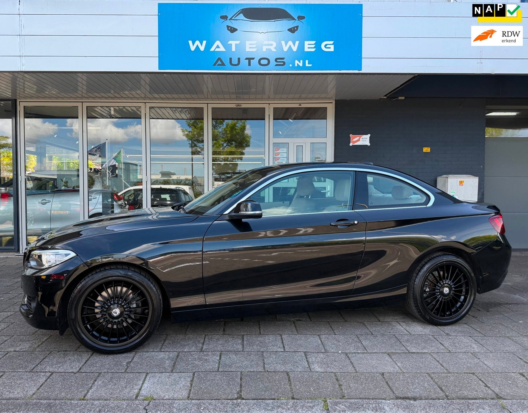 BMW 2-serie Coupé 220i High Executive NAVI|LEDER|STOEL VERW, Auto's, Automaat, Achterwielaandrijving, Gebruikt, 4 cilinders