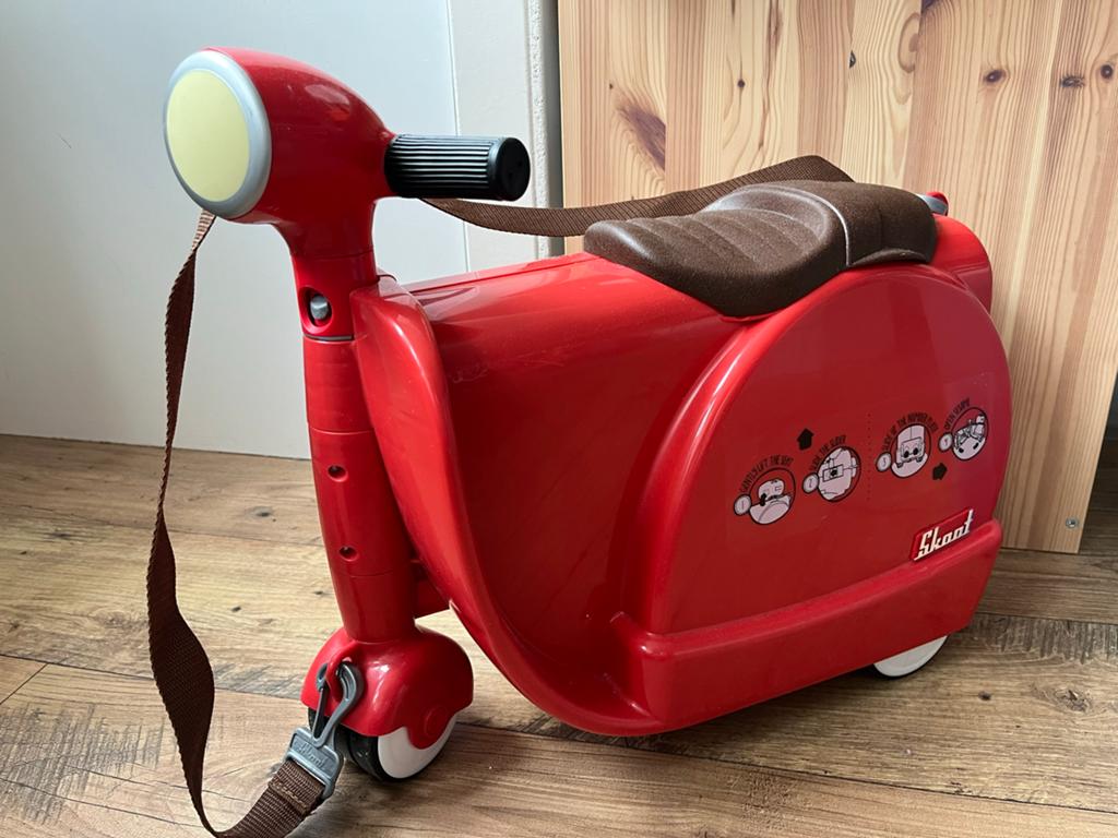 Skoot Vespa kinderkoffer/loopfiets rood, Ophalen, Gebruikt
