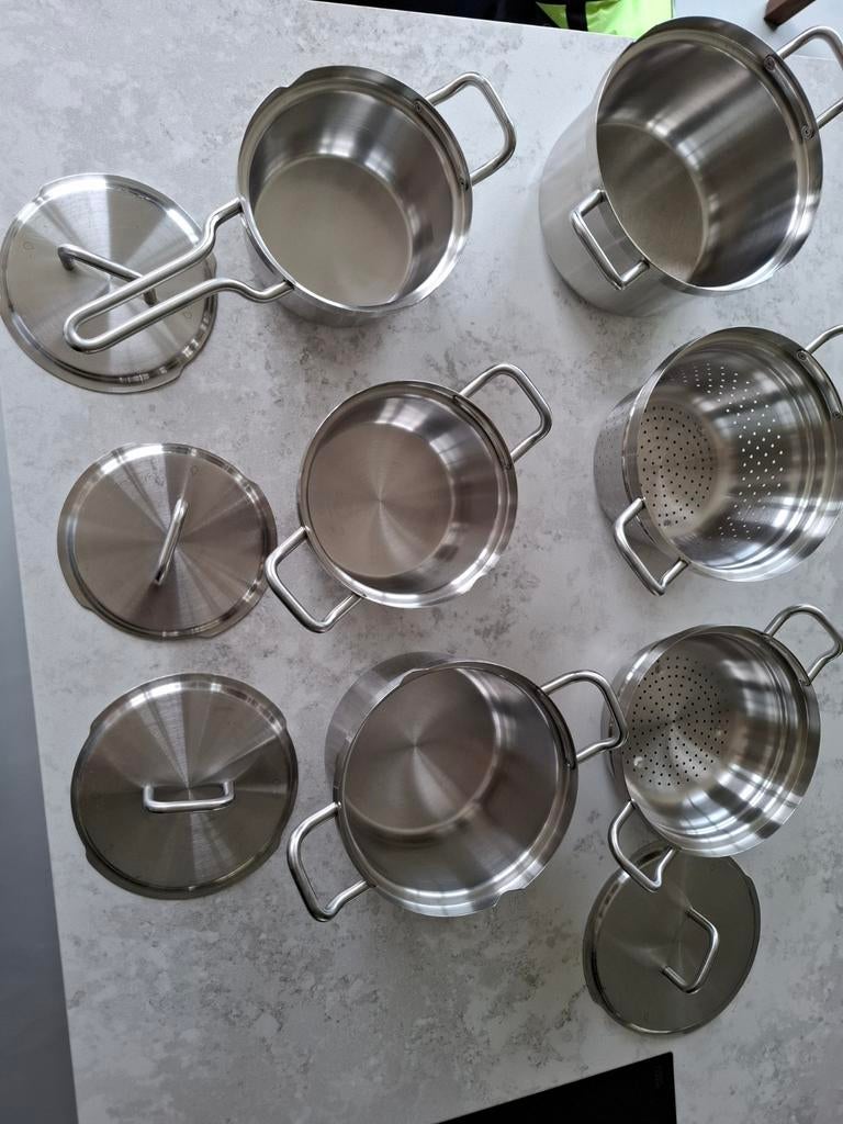 BK pannenset met 4 pannen met dekael en 2 stoomkorven., Ophalen of Verzenden, Rvs, Pannenset