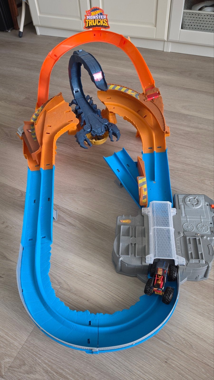 Hot Wheels Monster Trucks Racebaan met Schorpioen, Ophalen, Hot Wheels, Handmatig, Racebaan