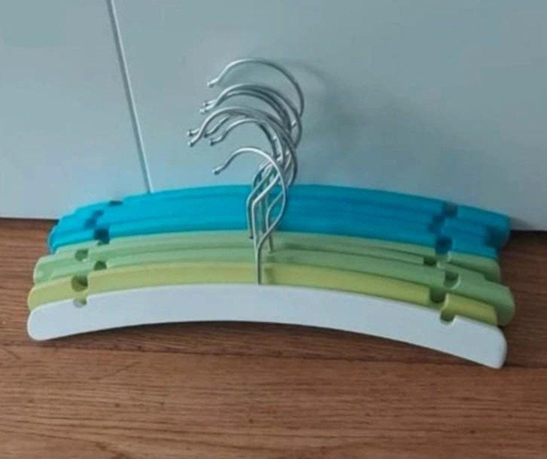 Diverse baby- en kinderkleerhangers (plastic/hout), Ophalen of Verzenden
