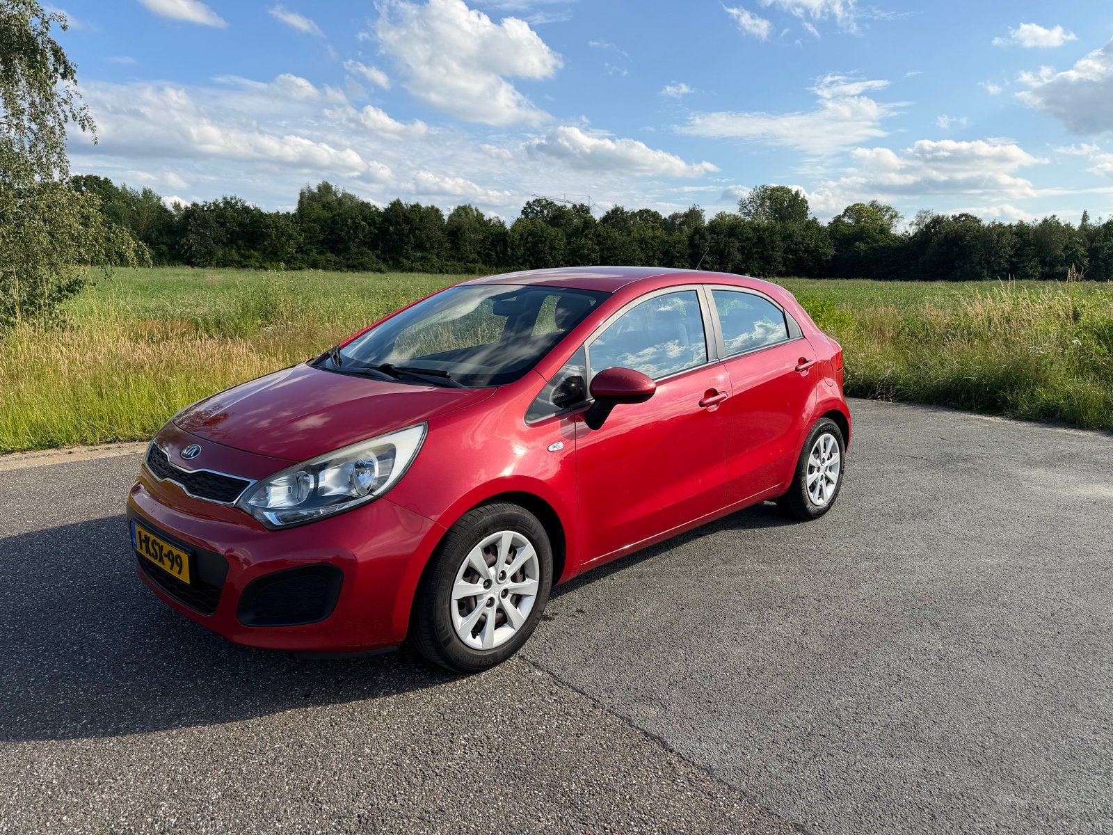 Kia Rio uit 2013 in goede staat te koop, 40 €/maand, Zwart, 4 cilinders, Origineel Nederlands