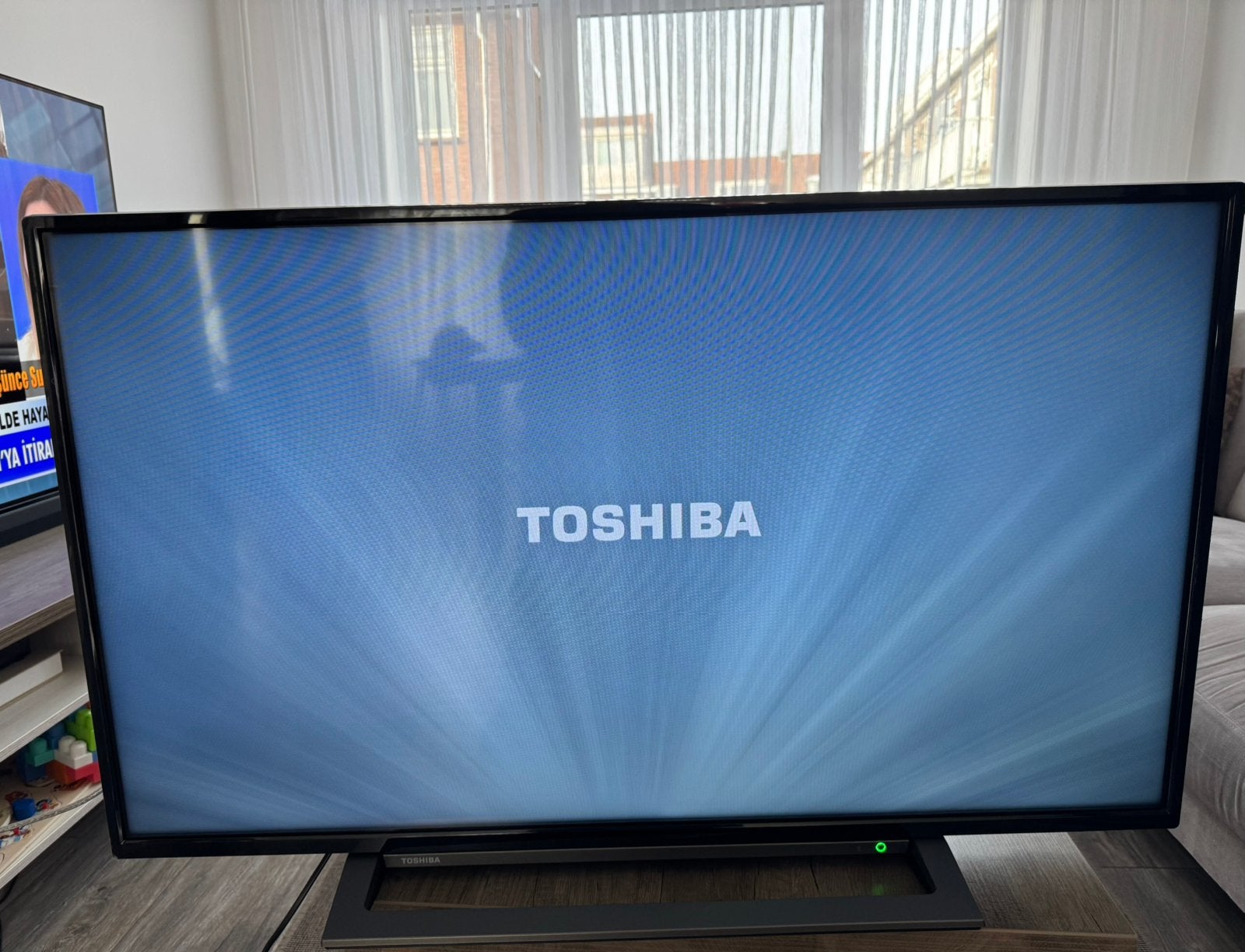 TOSHIB smart tv, 50 Hz, Zo goed als nieuw, 100 cm of meer, Ophalen