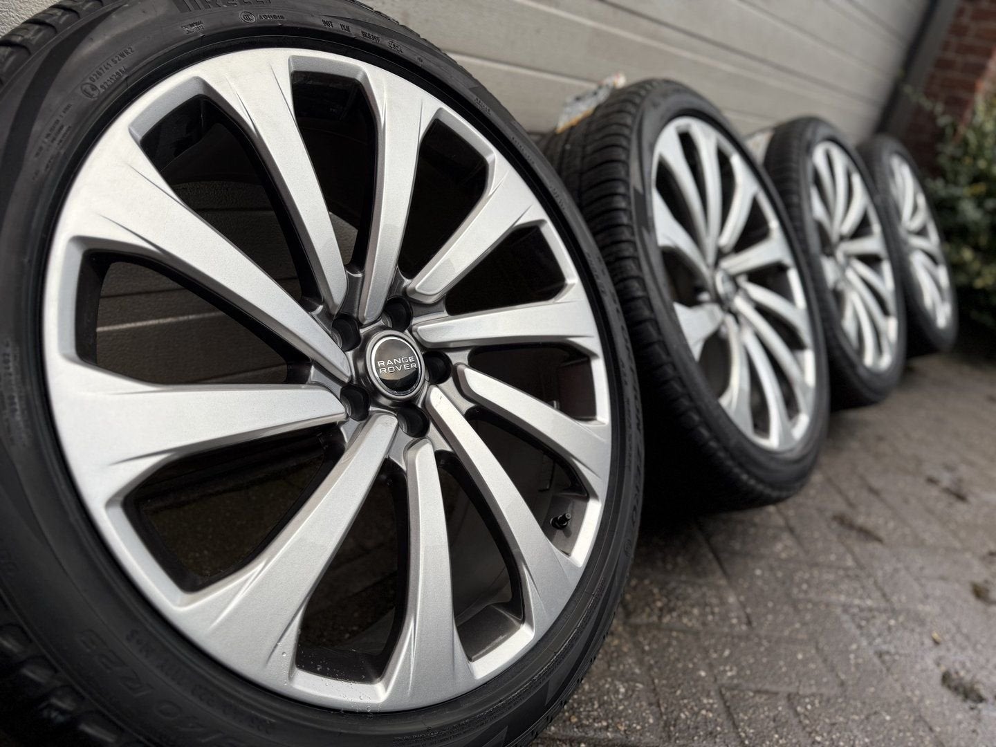 23 “ Defender RR Range Rover Sport Discovery 5 SVR velgen, -, 285 mm, -, Banden en Velgen