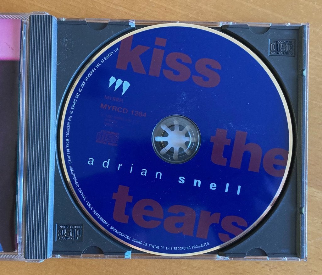 CD  Adrian Snell  -  Kiss the Tears, Ophalen of Verzenden, Zo goed als nieuw, Gospel, Inclusief boekje