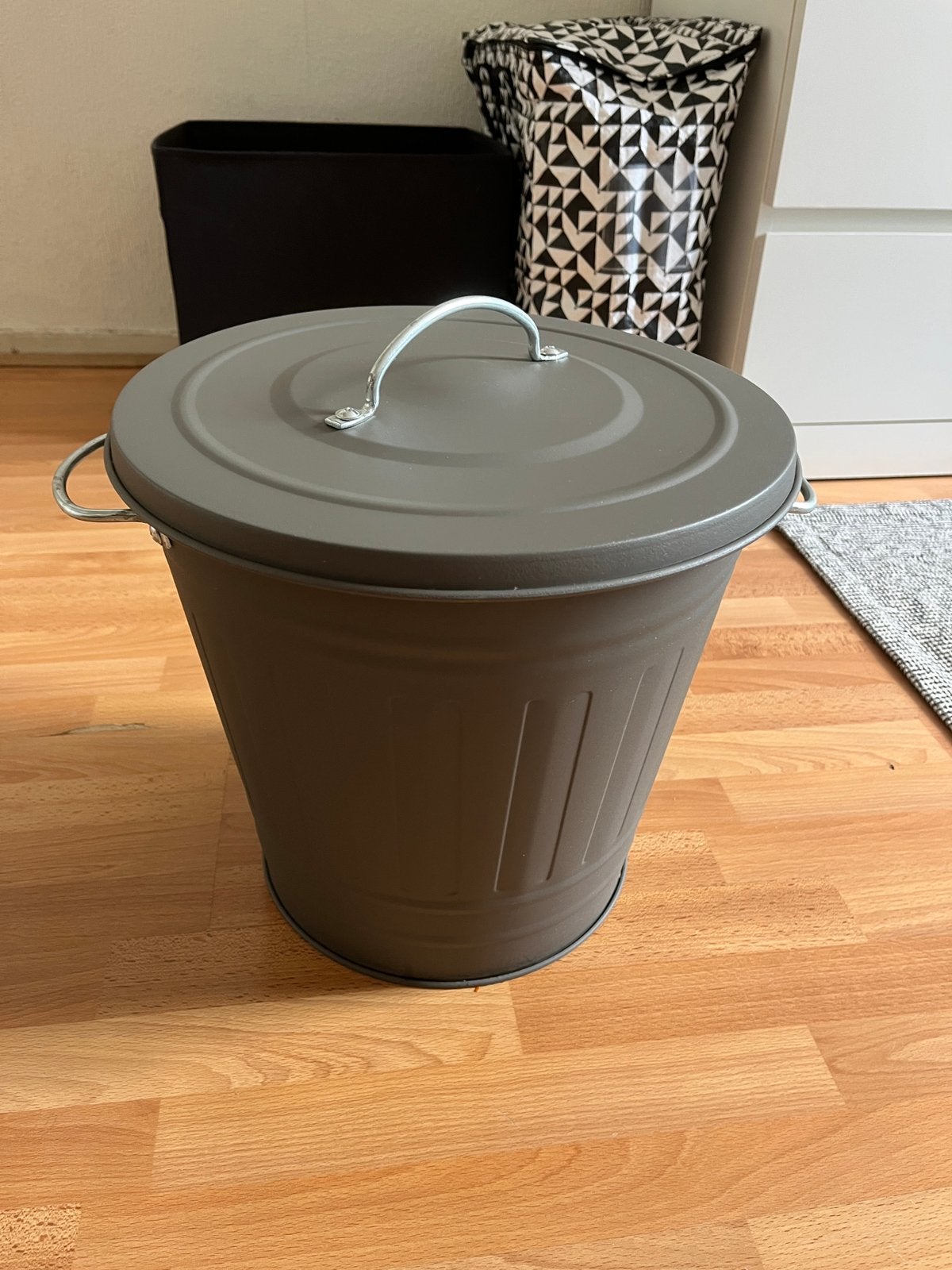 Ikea bin with lid, grey, 16l, Huis en Inrichting, Woonaccessoires | Prullenbakken, Ophalen, Kunststof, 40 liter of meer, Zo goed als nieuw