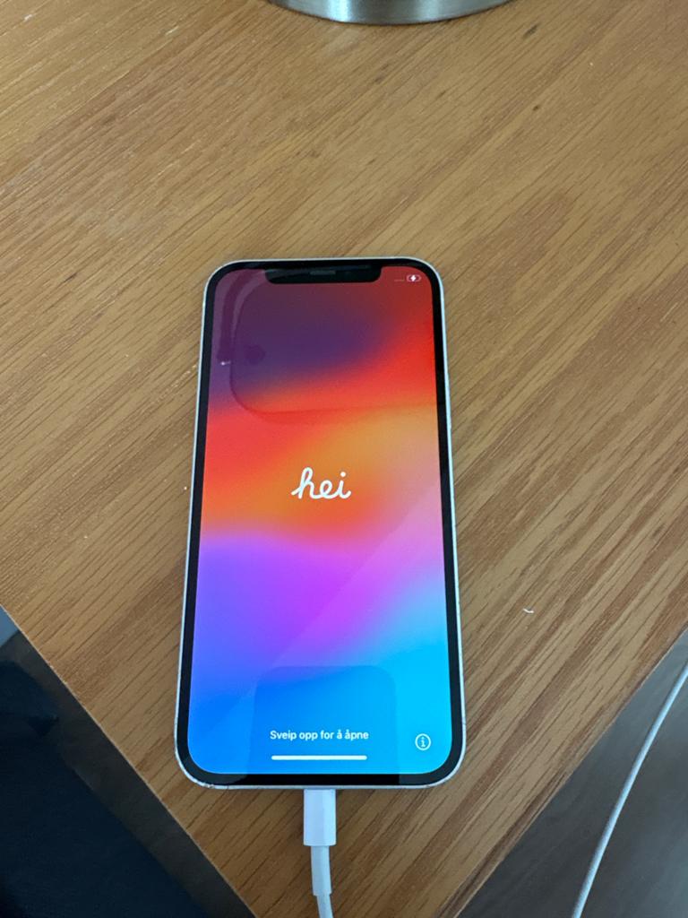 Gebruikte iPhone 12 128 GB - Achterkant beschadigd, 128 GB, Wit, Ophalen of Verzenden, Zo goed als nieuw