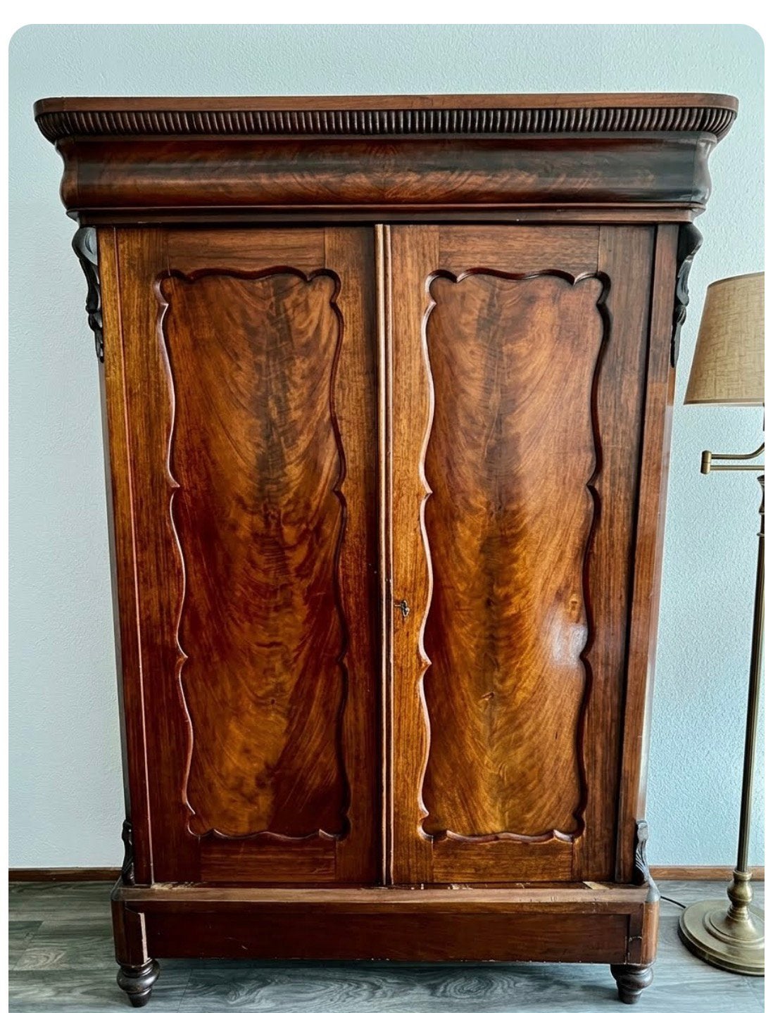 Antieke mahoniehouten Biedermeier kast, Ophalen
