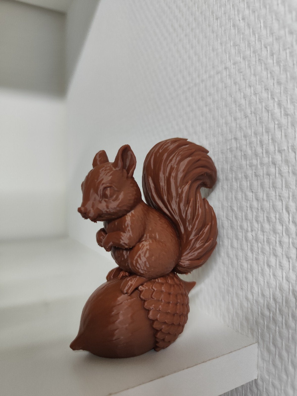 Decoratieve eekhoorn op eikel - bruin, Huis en Inrichting, Ophalen of Verzenden, Nieuw, Bruin, Kunststof