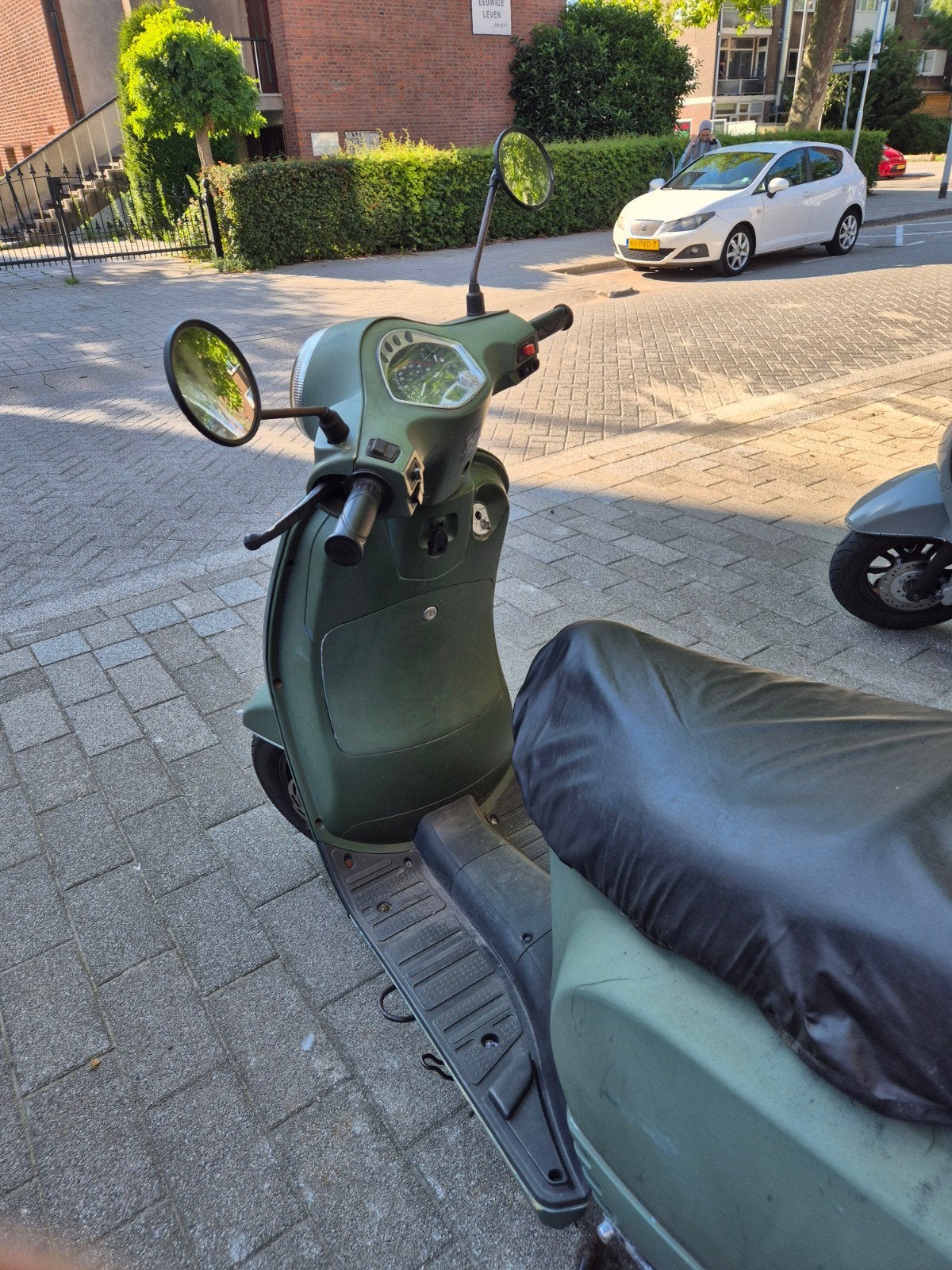 Groene la souris vespelini  Zip Scooter  uit 2016- Goed Onde, Fietsen en Brommers, Snorfietsen en Snorscooters, Ophalen of Verzenden