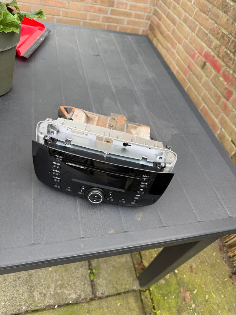Radio Fiat Punto 2013 (zonder kabels), Auto diversen, Ophalen, Gebruikt