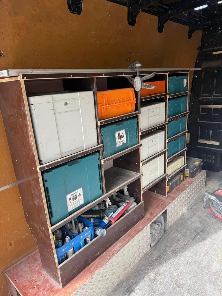 Complete bedrijfswageninrichting voor werkbus, Ophalen