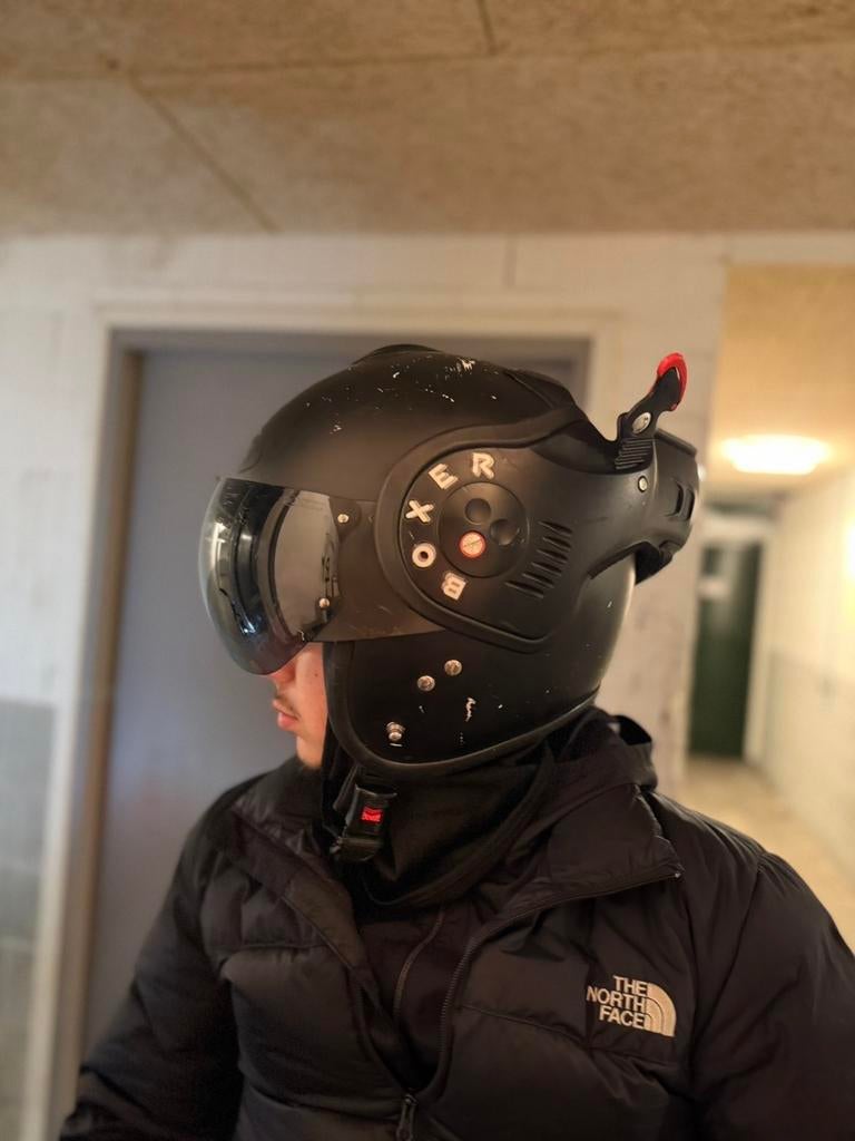 Roof boxer helm, Ophalen, Zo goed als nieuw