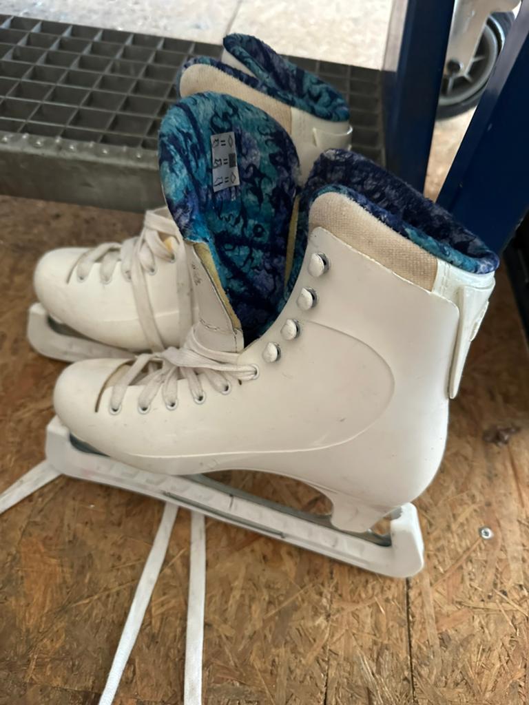 Dames kunstschaatsen mt 37 wit, Ophalen of Verzenden, Zo goed als nieuw, Kunstschaatsen, Overige merken