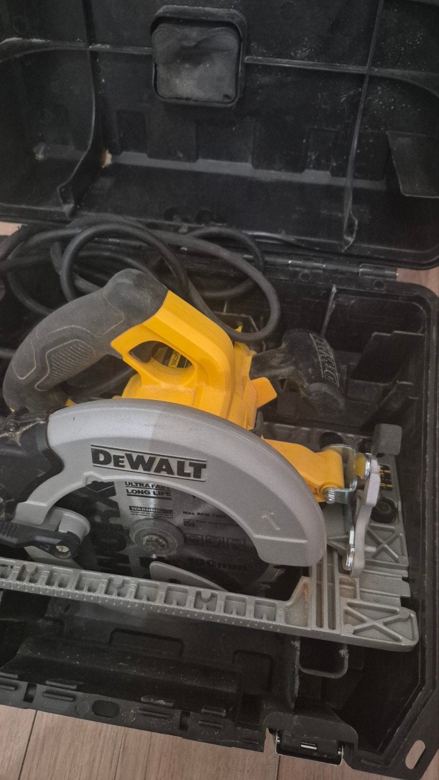 DeWALT DWE576K Cirkelzaag + 140cm Geleiderail + Koffer, Doe-het-zelf en Verbouw, Ophalen, 1200 watt of meer, Cirkelzaag, 30 tot 70 mm