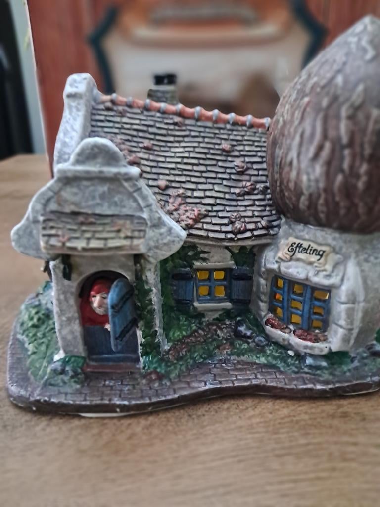 Luville efteling huis van tobbelientje, Ophalen, Zo goed als nieuw, Beeldje of Poppetje