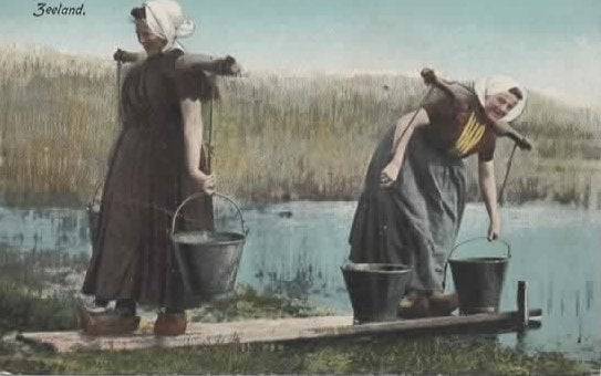 Zeeland 2 klederdracht visvrouwen uit Arnemuiden, Verzamelen, Verzenden, Voor 1920, Ongelopen, Zeeland