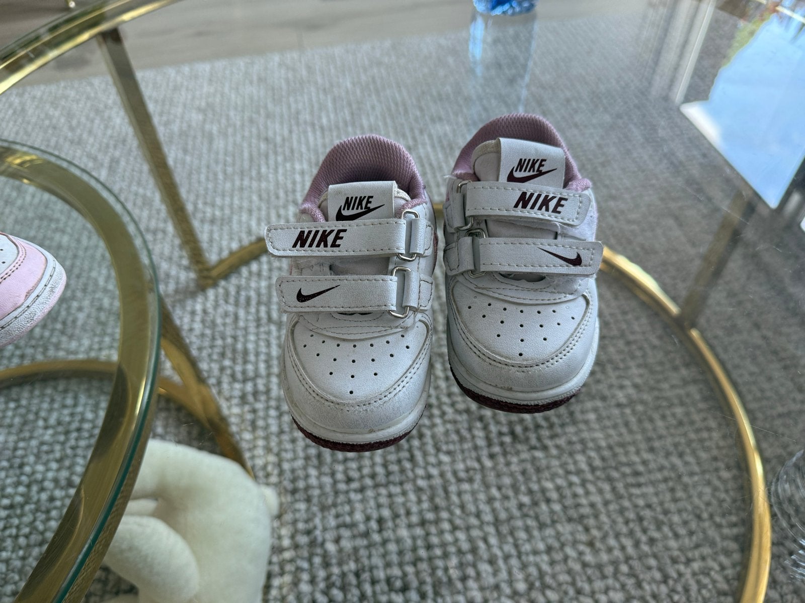 Nike schoenen voor baby's - wit met roze details, Kinderen en Baby's, Babykleding | Schoentjes en Sokjes, Ophalen of Verzenden