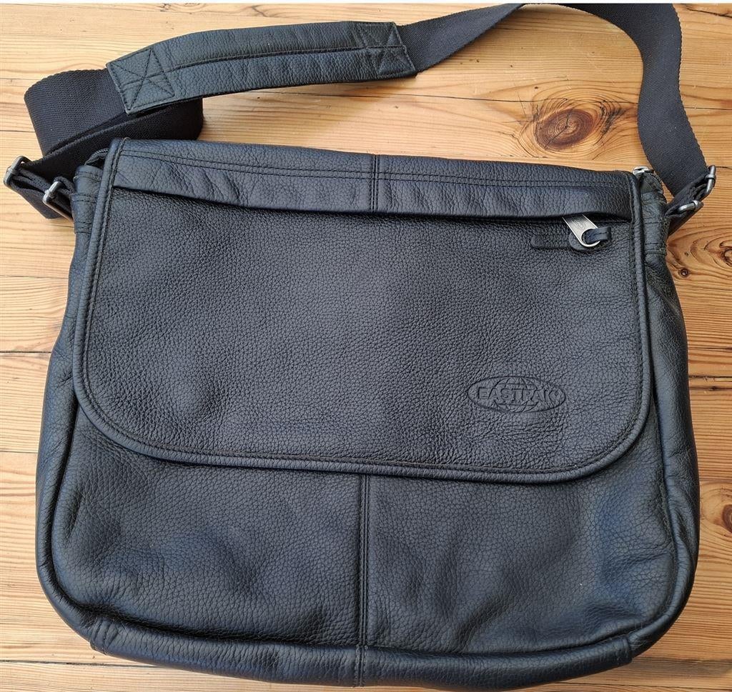 Eastpak schoudertas, laptoptas, ong. 38x34x10 cm, Overige merken, Zwart, Ophalen of Verzenden, Zo goed als nieuw