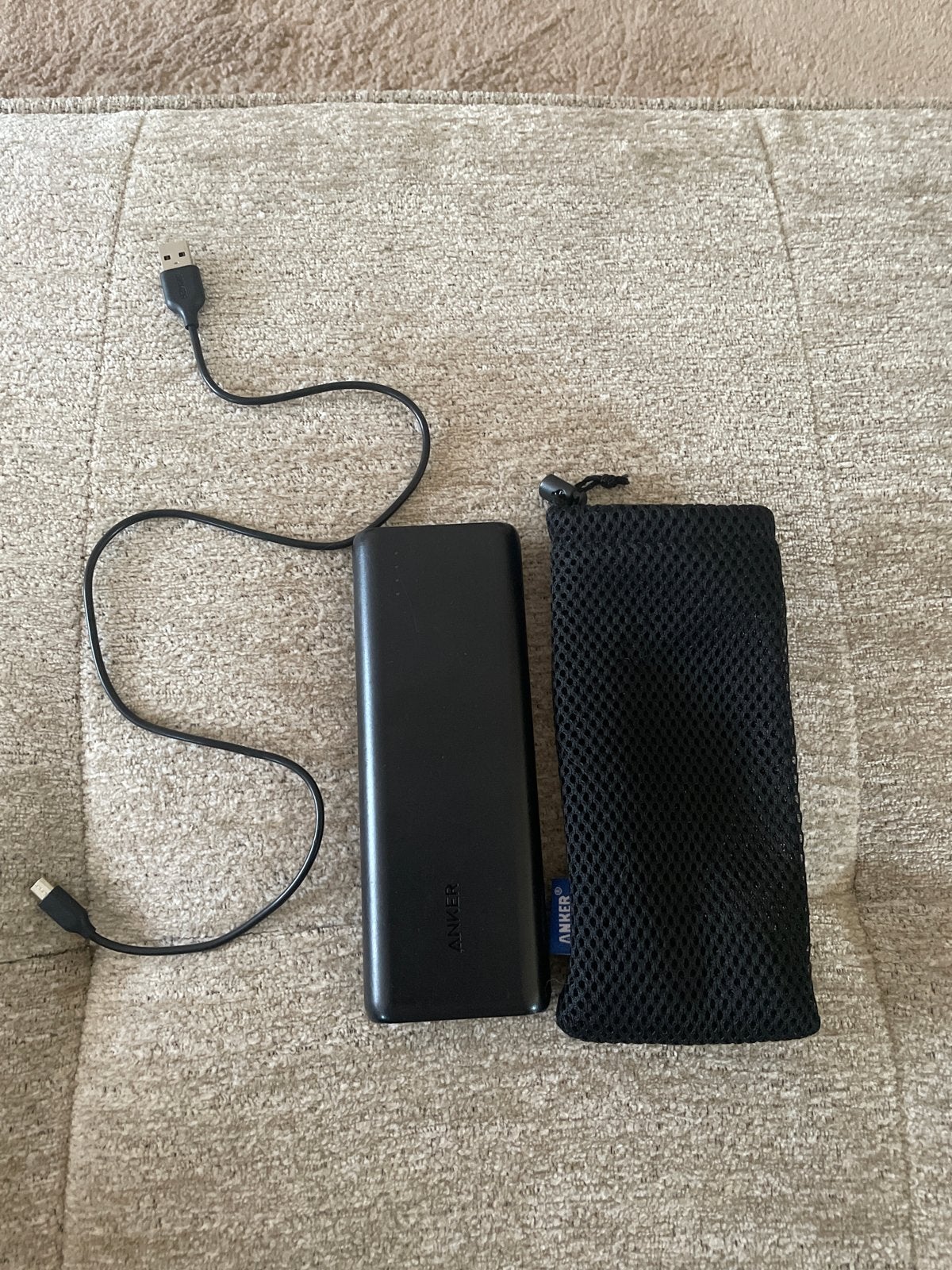 Anker Powerbank met USB-kabel en hoesje, Ophalen of Verzenden, Zo goed als nieuw