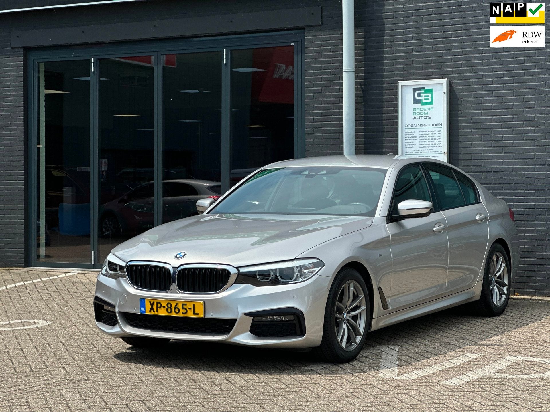 BMW 5-serie 520i Corporate Lease Executive/M-PAKKET/NAVI/NL-, Auto's, Automaat, Achterwielaandrijving, Gebruikt, Euro 6
