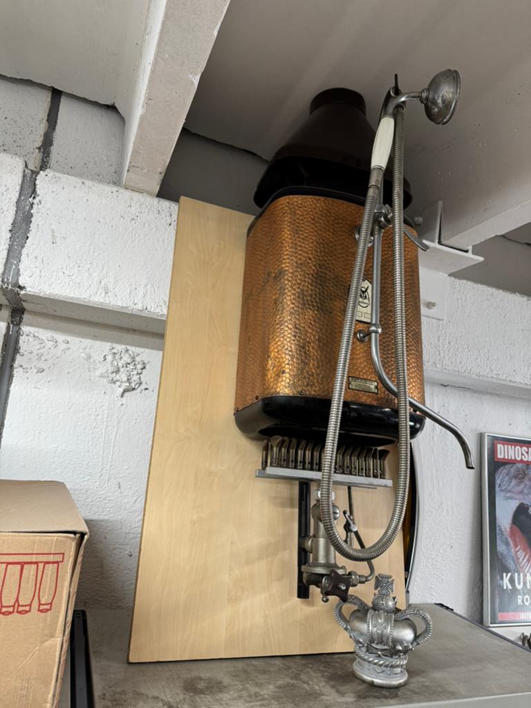 Vaillant antiek douche geiser van jaren 1920, Ophalen