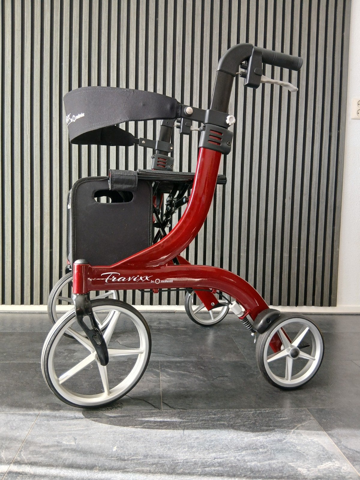 Zgan! Travixx Deluxe Rollator (s) met rugsteun., Ophalen, Lichtgewicht, Zo goed als nieuw