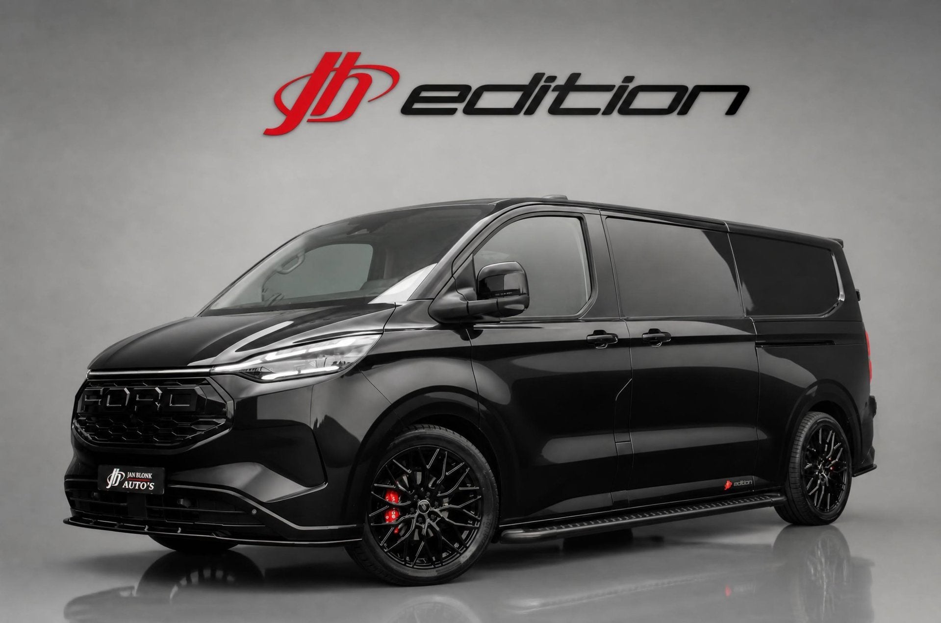 Ford E-Transit Cust. 340 L2H1 Limited 71 kWh 218PK / RAPTOR, Auto's, Automaat, Achterwielaandrijving, Zwart, Zwart