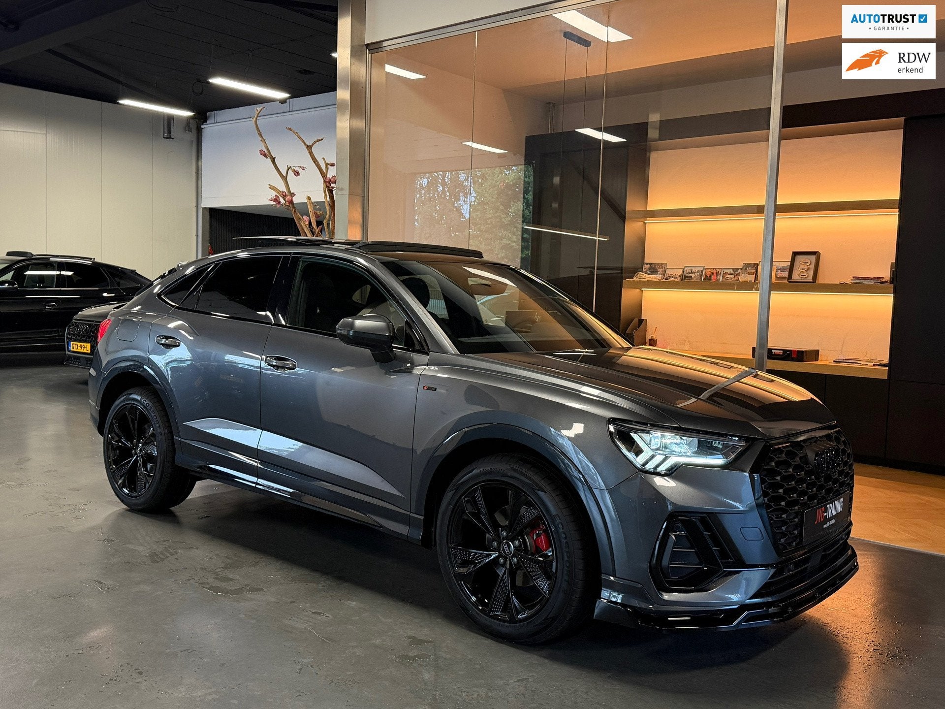 Audi Q3 Sportback 35 TFSI 3X S line Panorama Camera Keyless, 15 km/l, Zwart, 4 cilinders, 150 pk