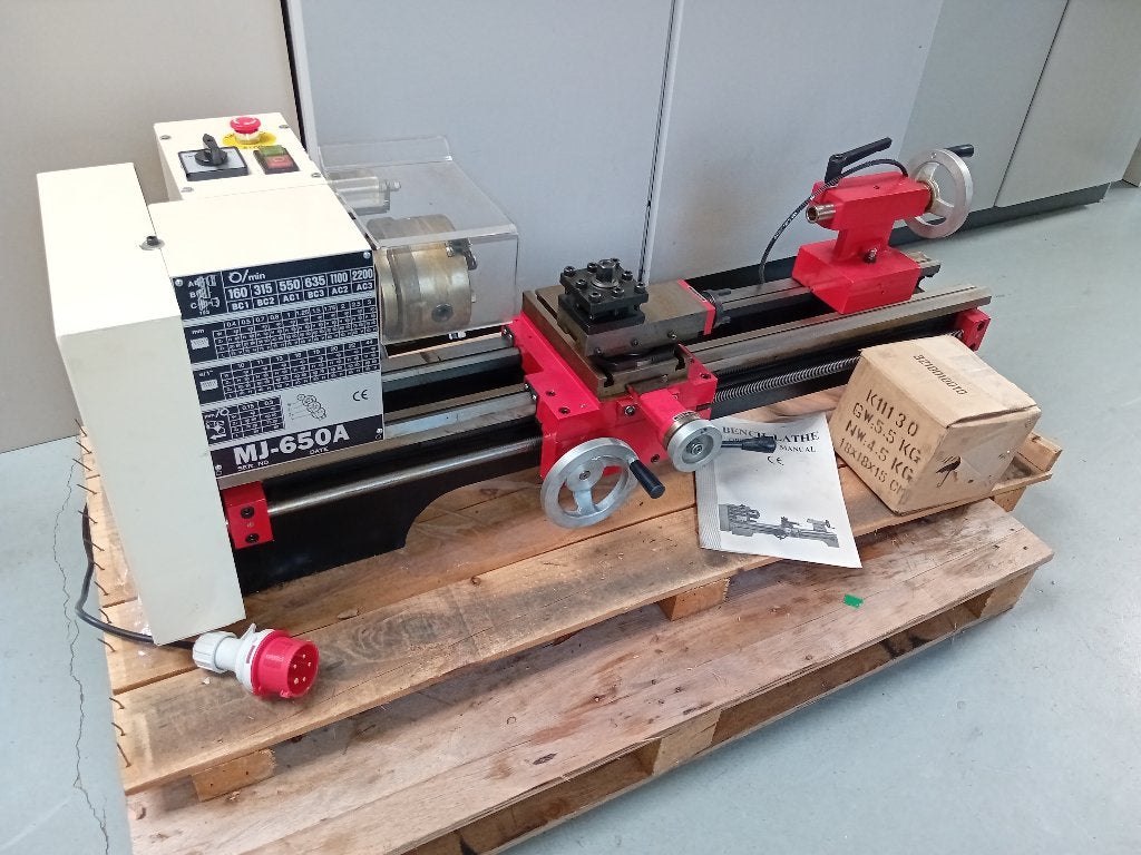 Draaibank NIEUW Fusan gehard bed 650mm tussen de centers, Ophalen, Nieuw, Metaaldraaibank, 500 tot 1000 mm
