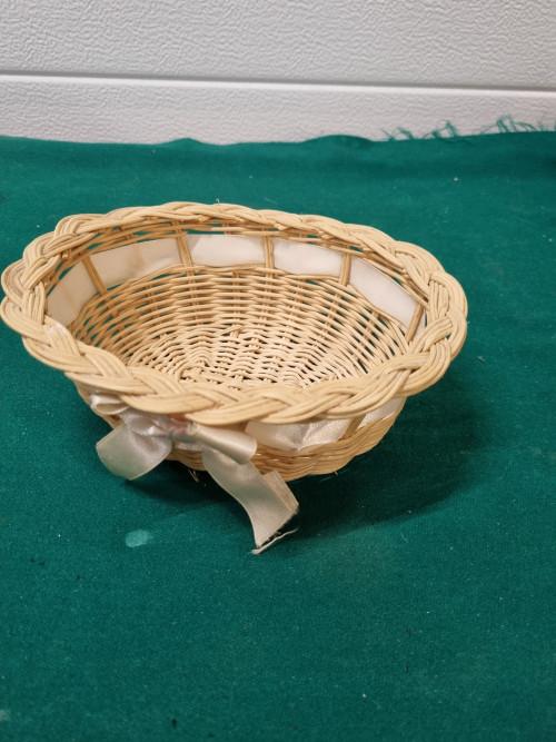 Mandje van riet met lint, Ophalen of Verzenden, 'T Olde Gre-j, Info@toldegrej.nl, Endepoelstraat 20f Didam