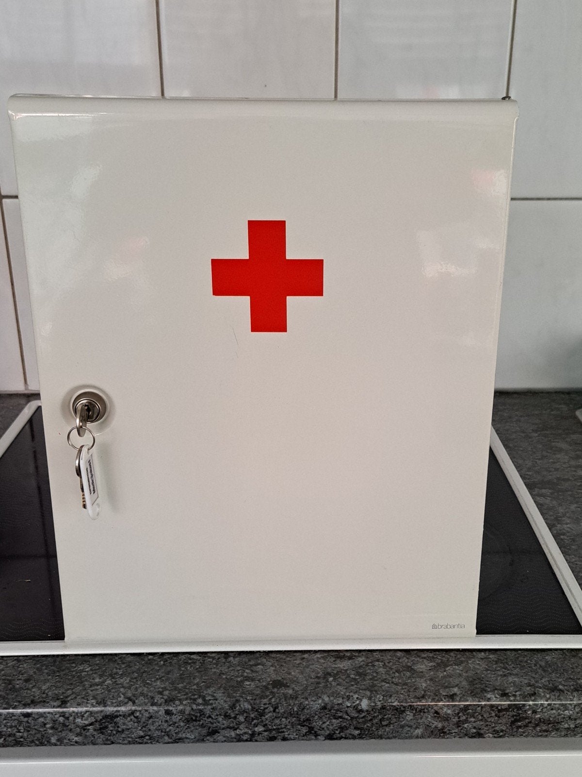 een mooie medicijnkastje 38 cm hoog 30 cm breed og, Ophalen