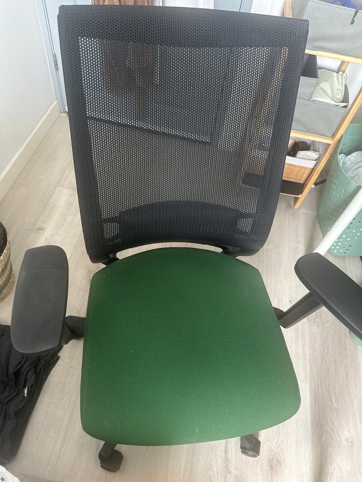Bureaustoel met groen zitvlak en zwarte rugleuning, Ophalen, Gebruikt, Bureaustoel, Groen