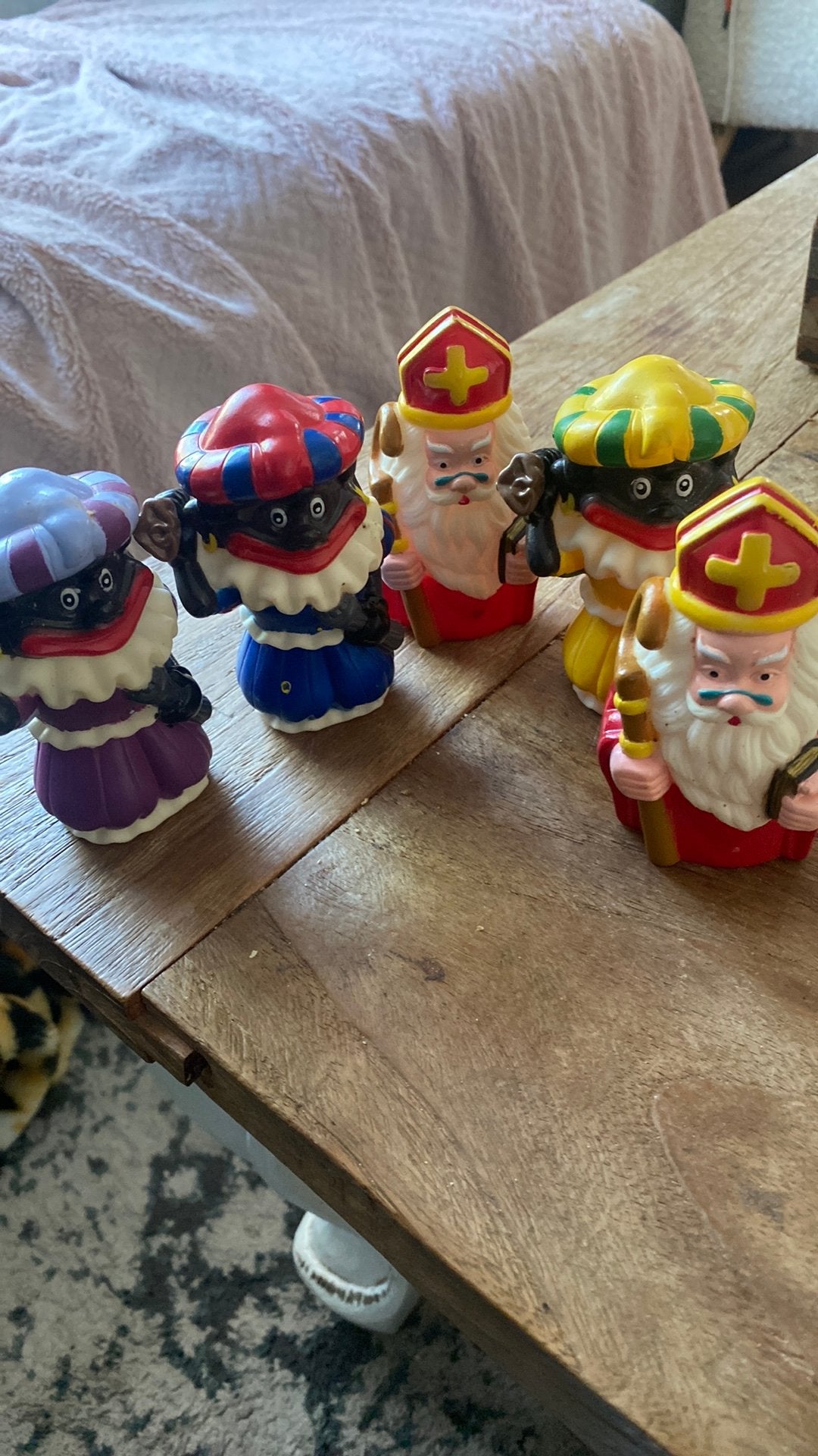 2 sinterklazen  en 3 zwarte pieten vintage, Diversen, Sinterklaas, Ophalen of Verzenden, Zo goed als nieuw