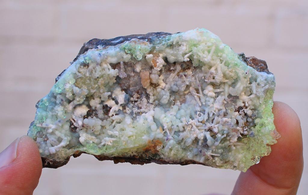 HYALIET OPAAL uit Erongo in NAMIBIE RA en UV, Verzamelen, Mineralen en Fossielen, Ophalen of Verzenden, Mineraal